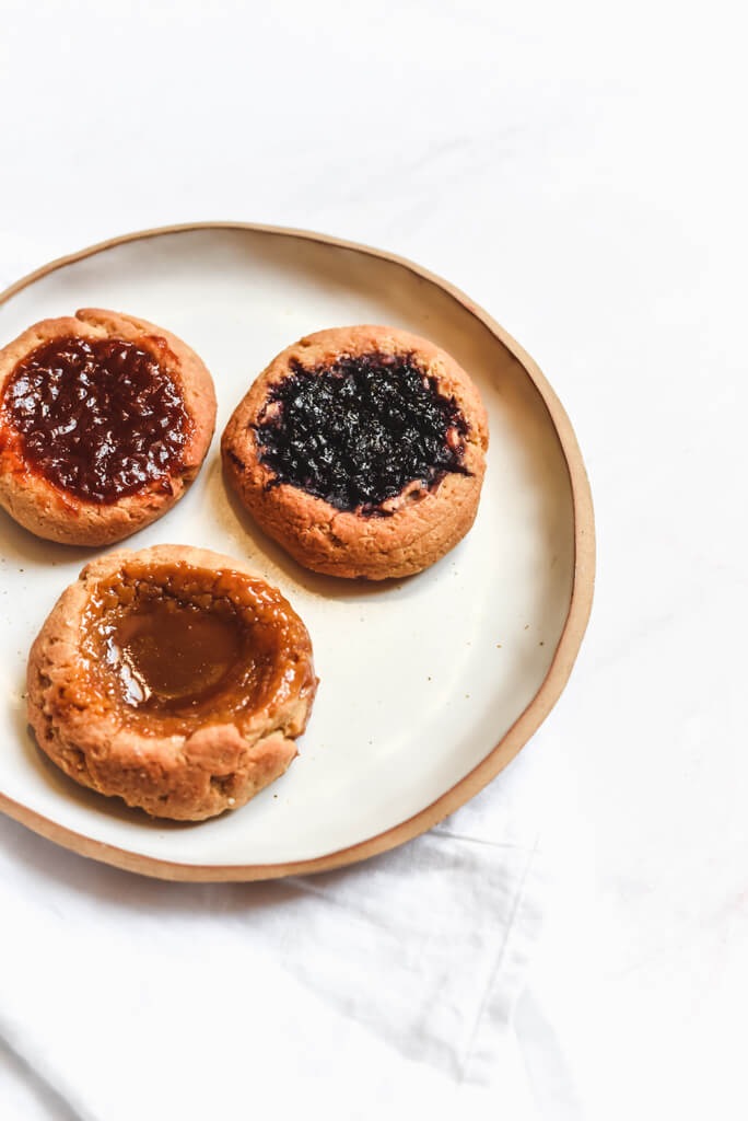 Biscuits au beurre noisette et confiture