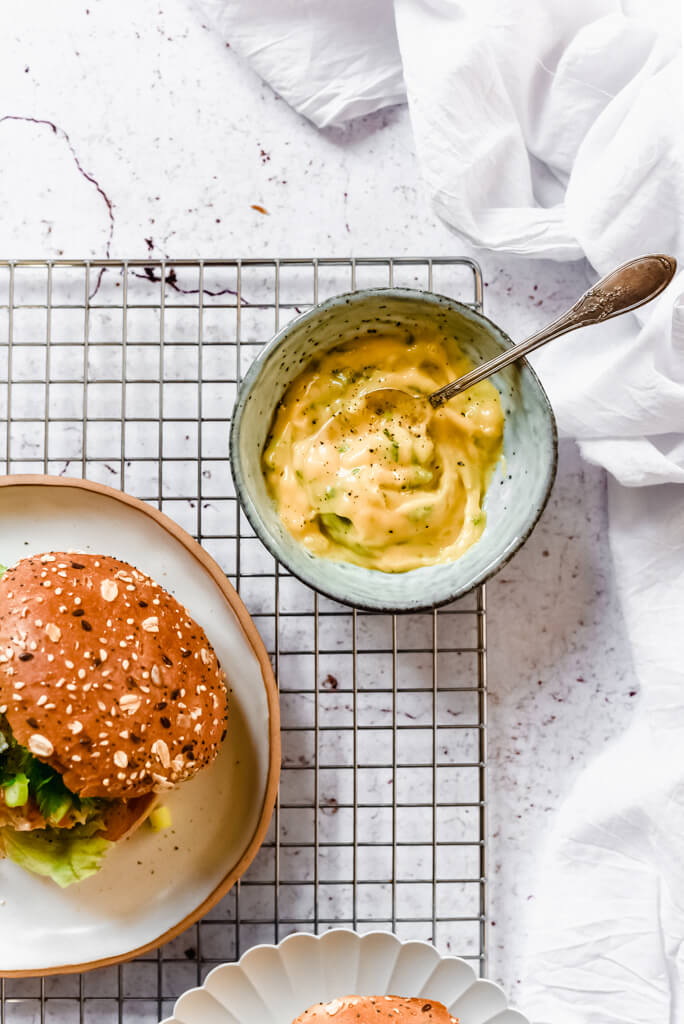Mayonnaise au citron caviar et cerfeuil